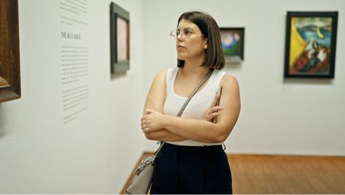 enjoying art gallery